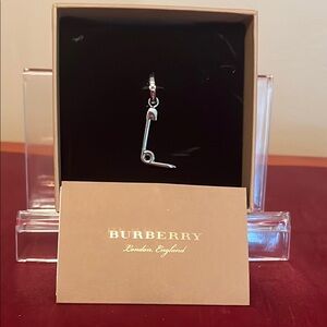 Burberry “L” initial silver kilt pin key chain chqrm